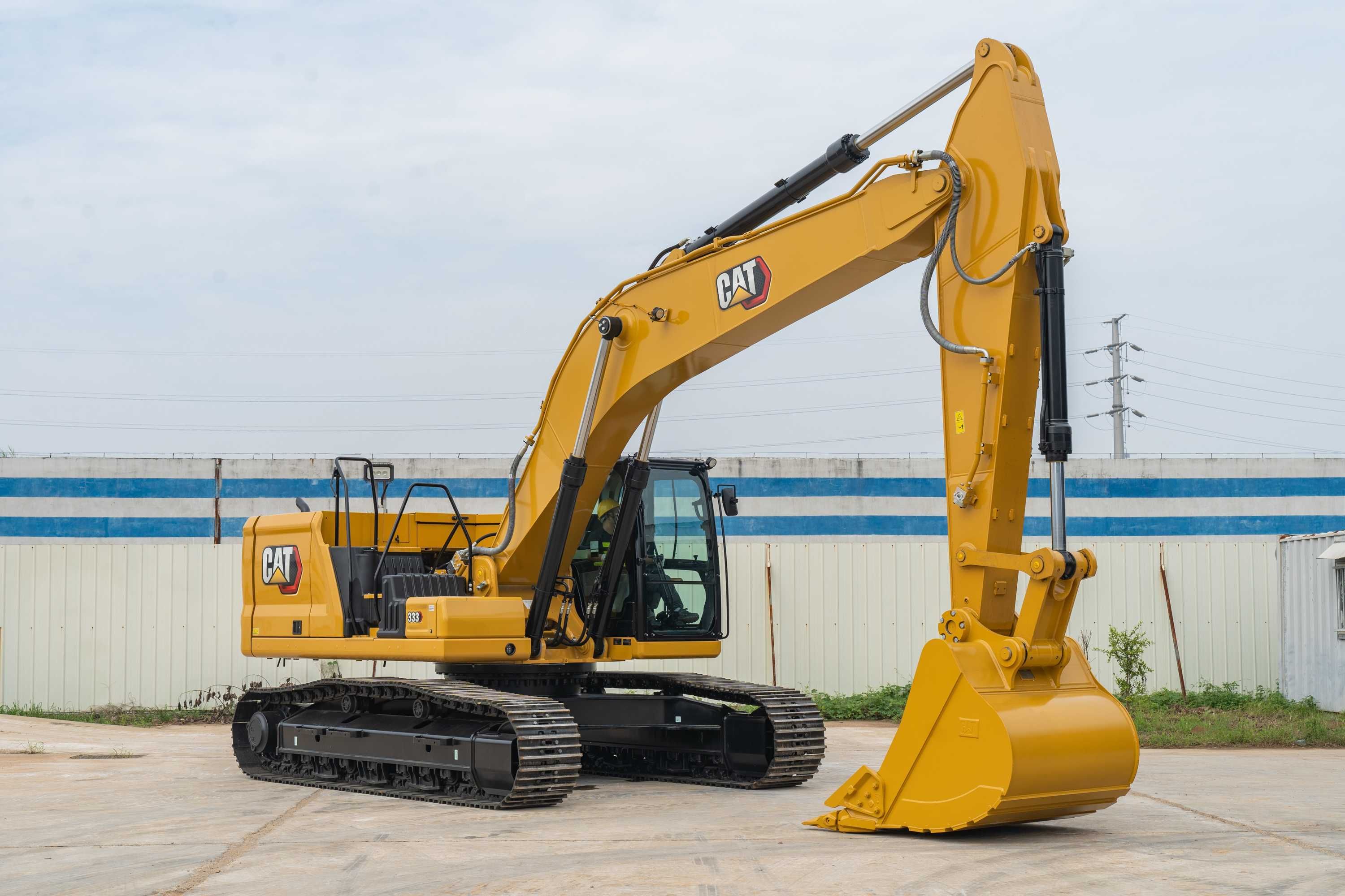 Гусеничный экскаватор CAT 333 ковш 2.0 м3