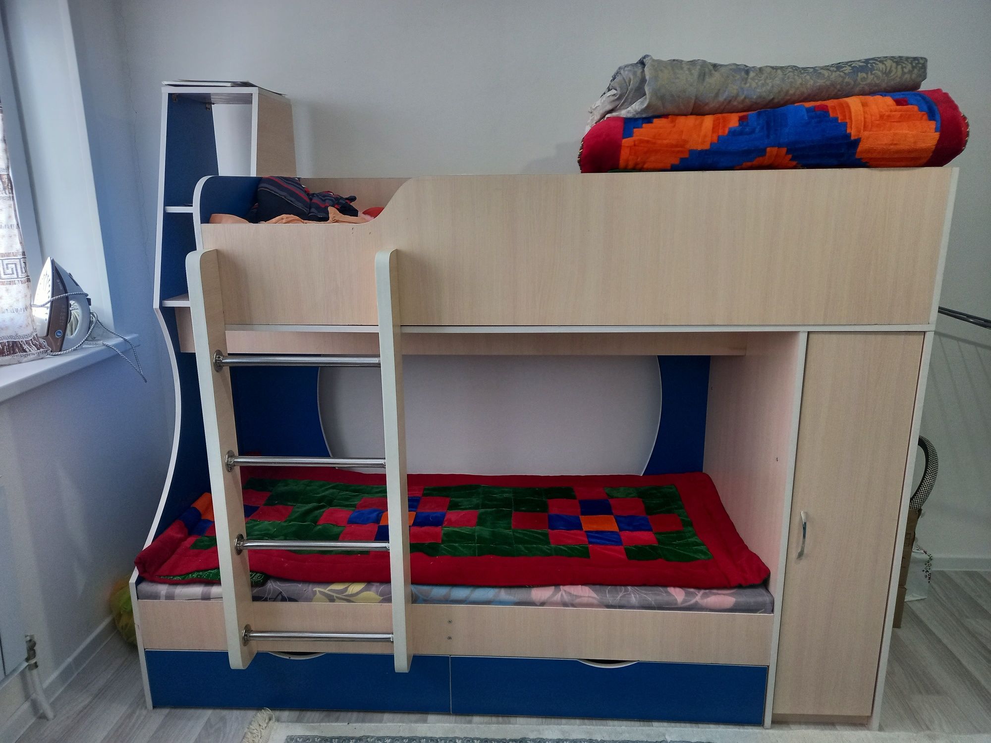 Продам двухярусный детский кровать