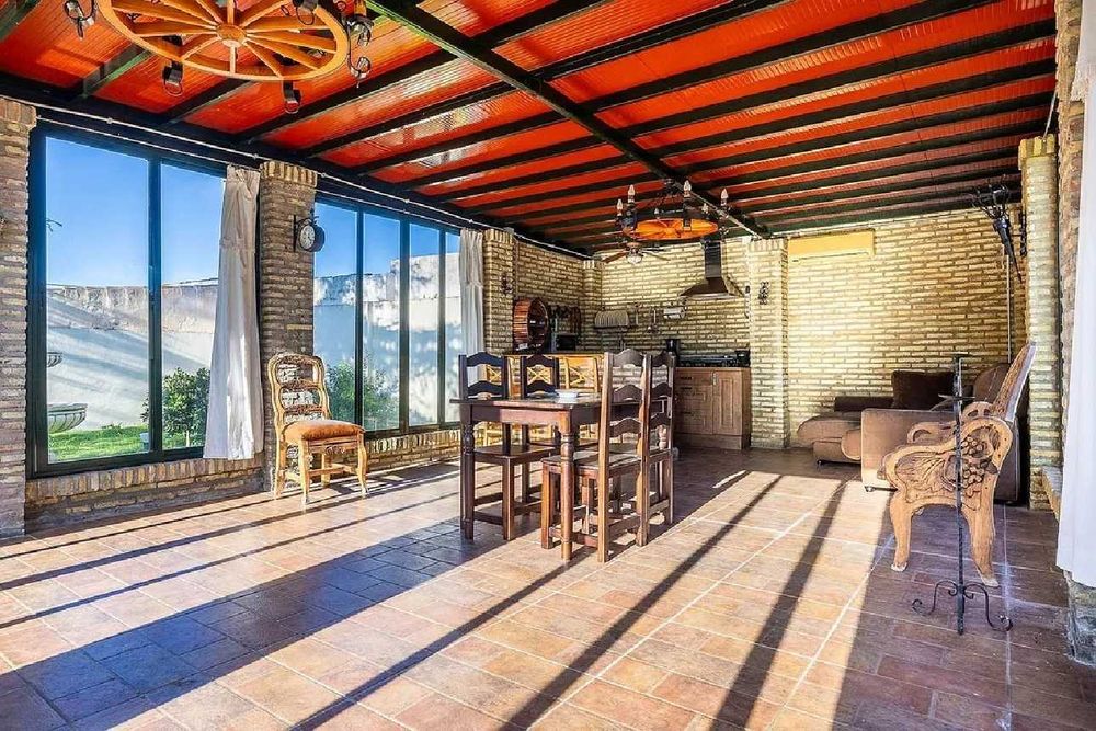 Casa de inchiriat 5camere, 3bai disponibila craciun , revelion