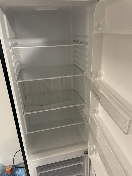 Vand frigider HEINNER in stare foarte bună de funcionare