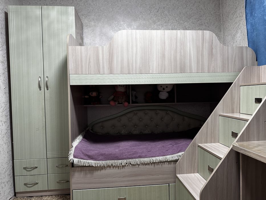 Детский гарнитур шкаф+двух месный кровать + лесница с полками