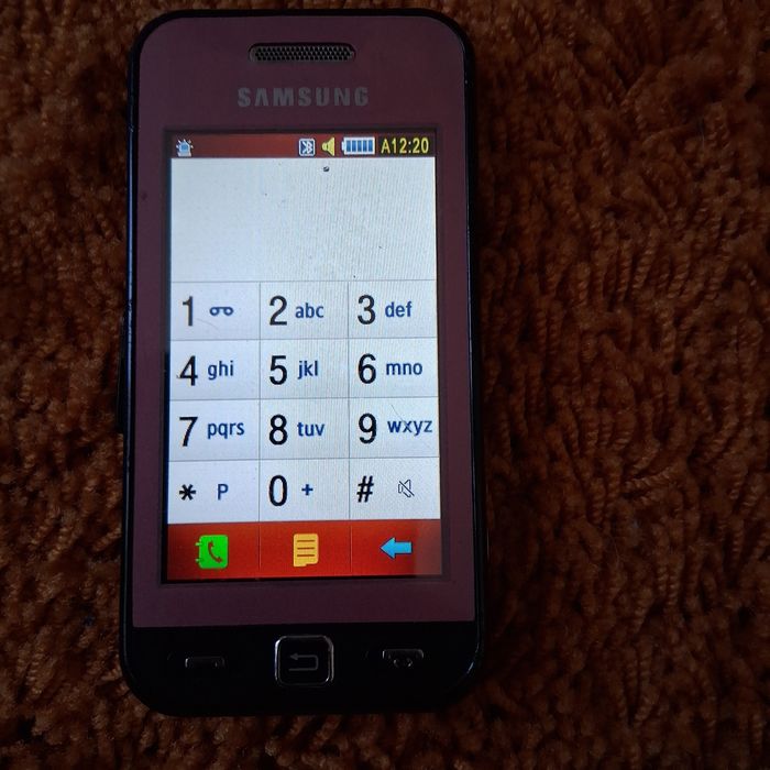 Продавам GSM  SAMSUNG.