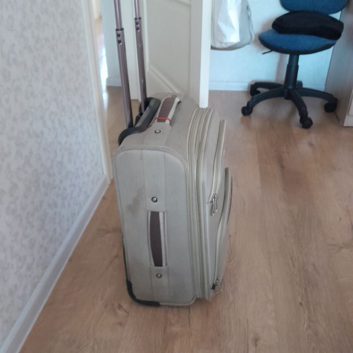 Чемодан  на колёсиках.АСТАНА!!