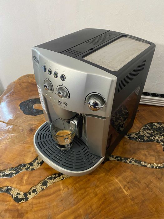 expresor / espressor cafea delonghi magnifica