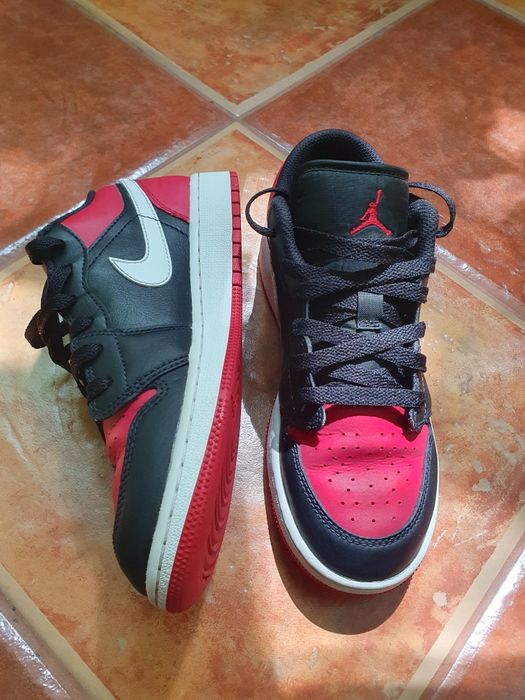 Adidași calitate, mărci diferite.