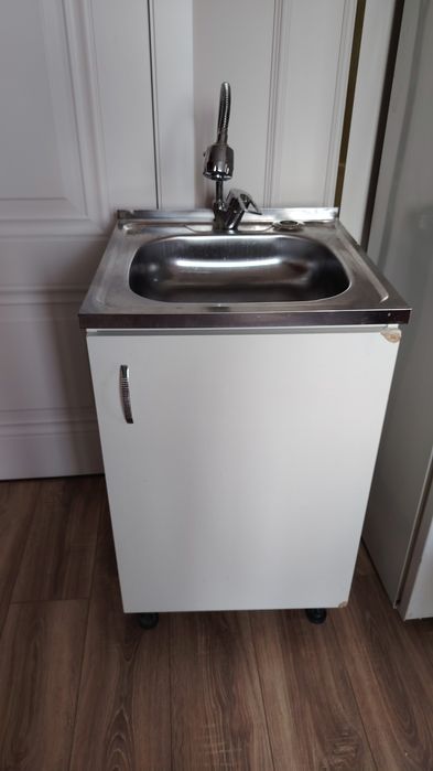 Продам тумба мойка и смеситель