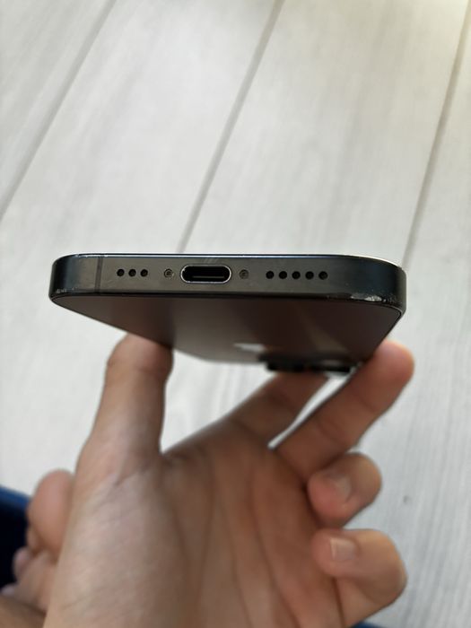 iPhone 16 pro 99%батерия