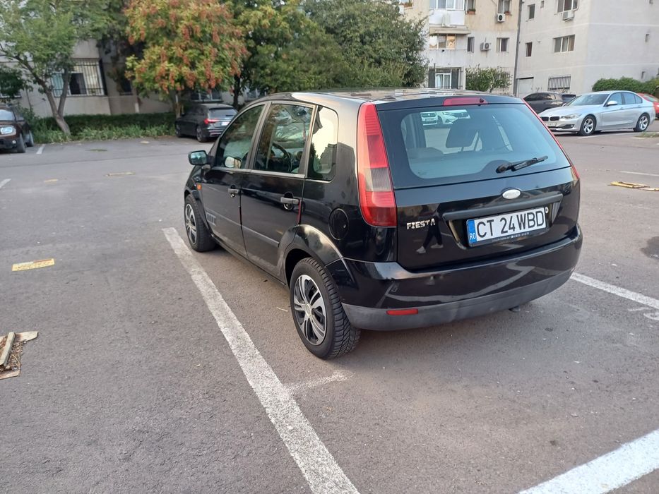 Vând Ford fiesta 1.4 benzina