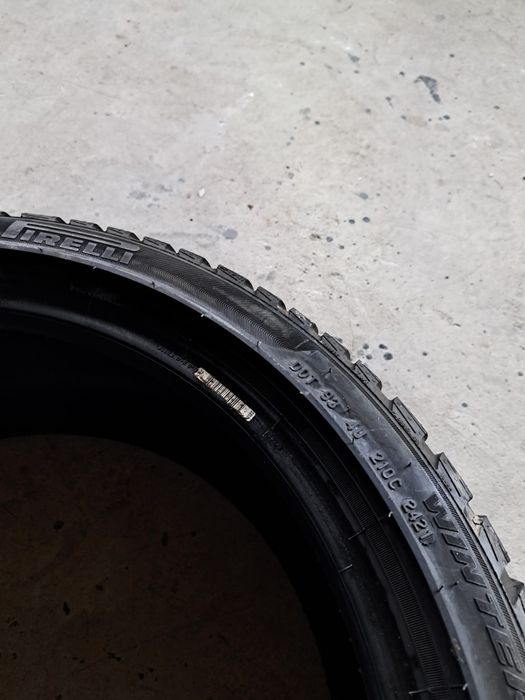 2 anvelope iarnă 225 40 r18 Pirelli