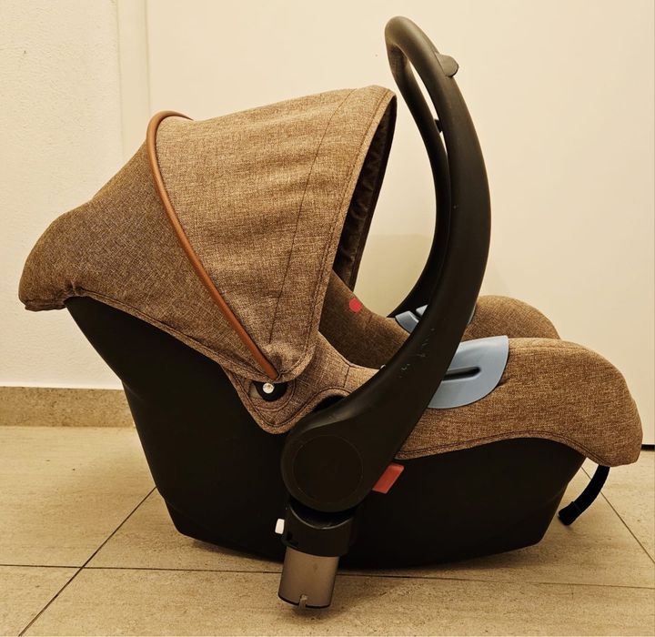 Scaun bebe pentru masina