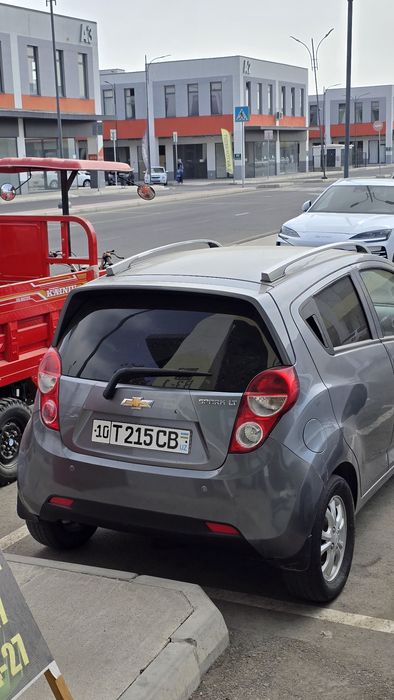 Spark avtomat kraskasi kapot krilo eshikga