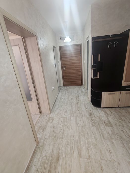 ОТ СОБСТВЕНИК!!!Тристаен апартамент с гараж под наем  в жк Остромила