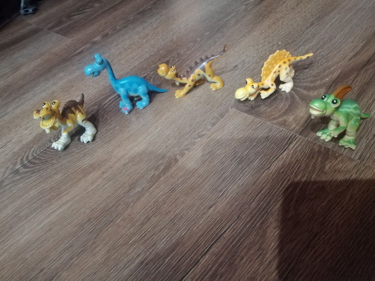 Lot 5 figurine dinozauri din desene animate