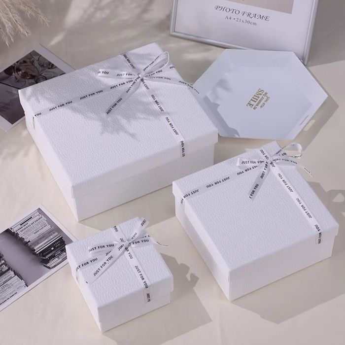 Подарочная коробка