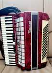 Vând acordeon Parrot cu 120 basi rosu