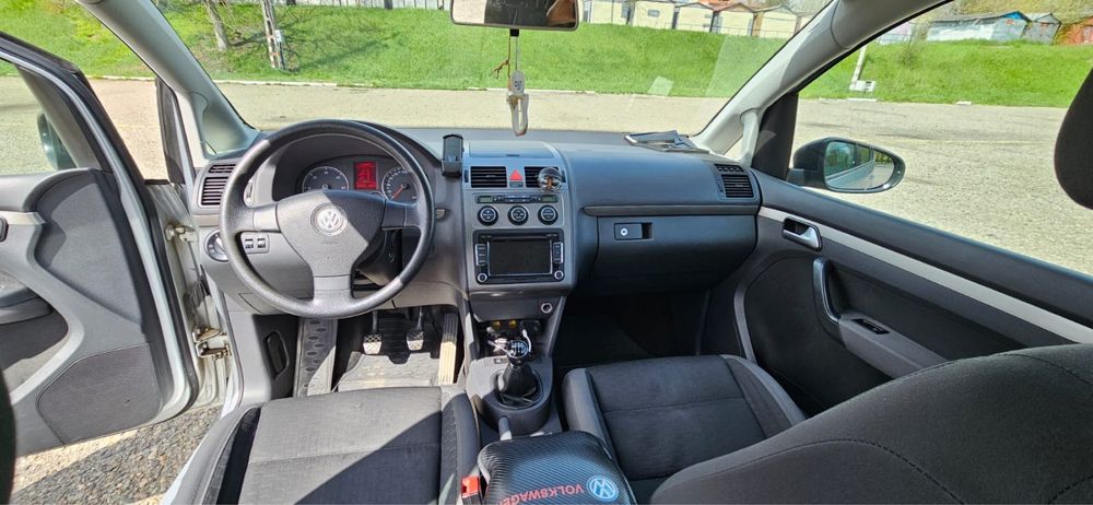 Vând Volkswagen Touran 19TDI/2010