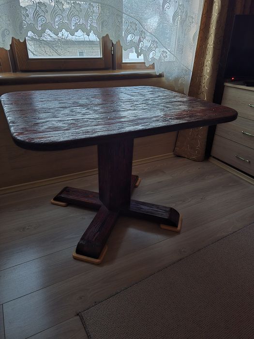 Маса от бял бор цвят череша.