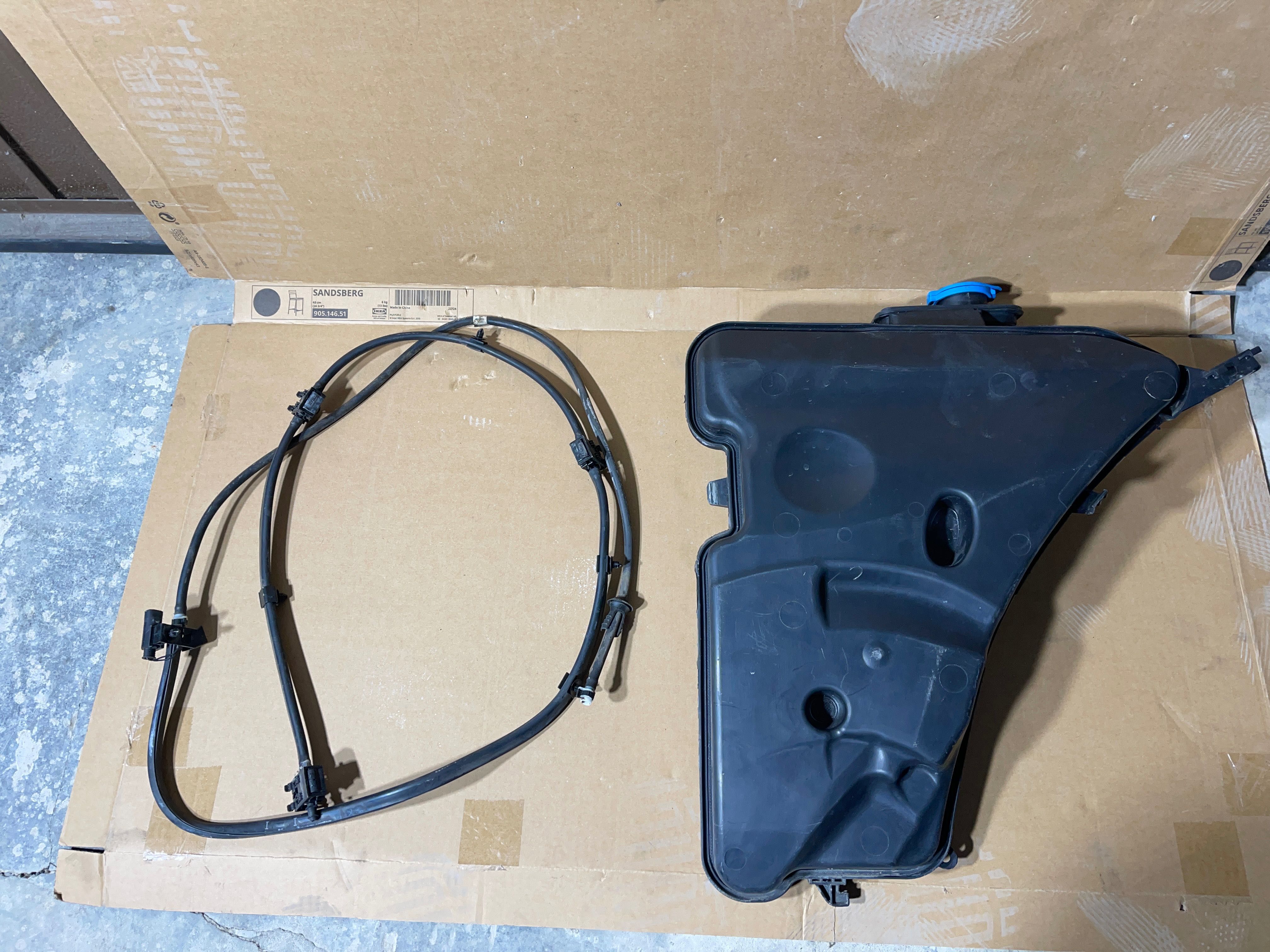 Rezervor spalator parbriz / Set duza  Bmw seria 5 G30/31 7 G11/12