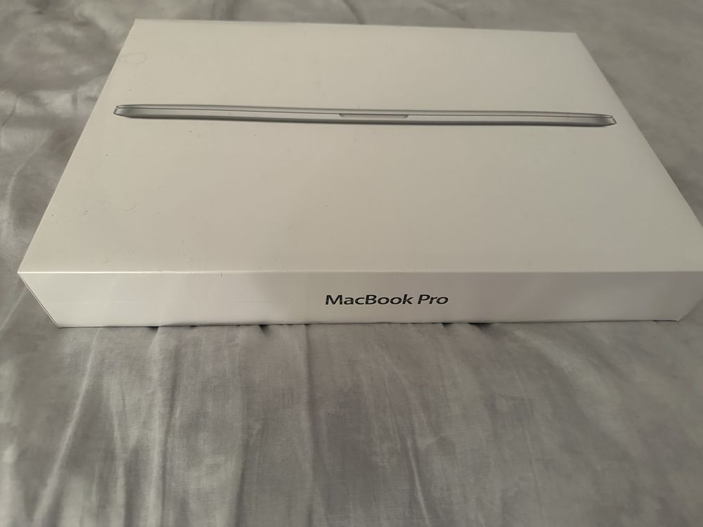 Macbook pro 15.4 inch 256 gb