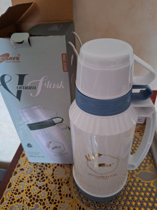 Термос  на  1л новый  в упаковке