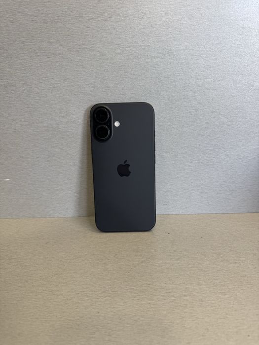 Продавам отличен iPhone 16 56 цикъла