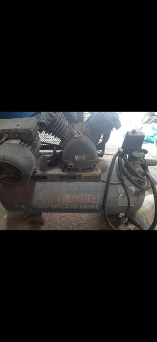 Продам кампресор в идеальном состоянии с документами 90 литров