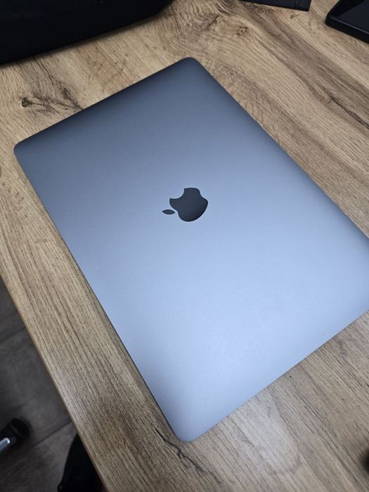 Macbook air M1 sotiladi holati a'lo darajada