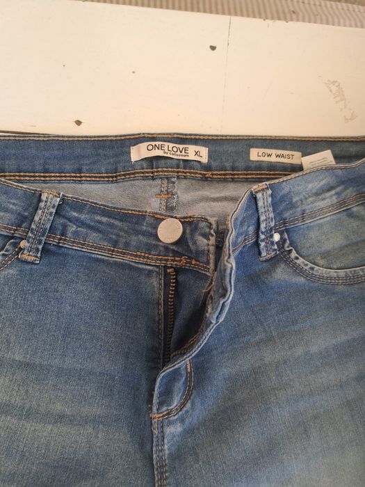 Женские стильные джинсы