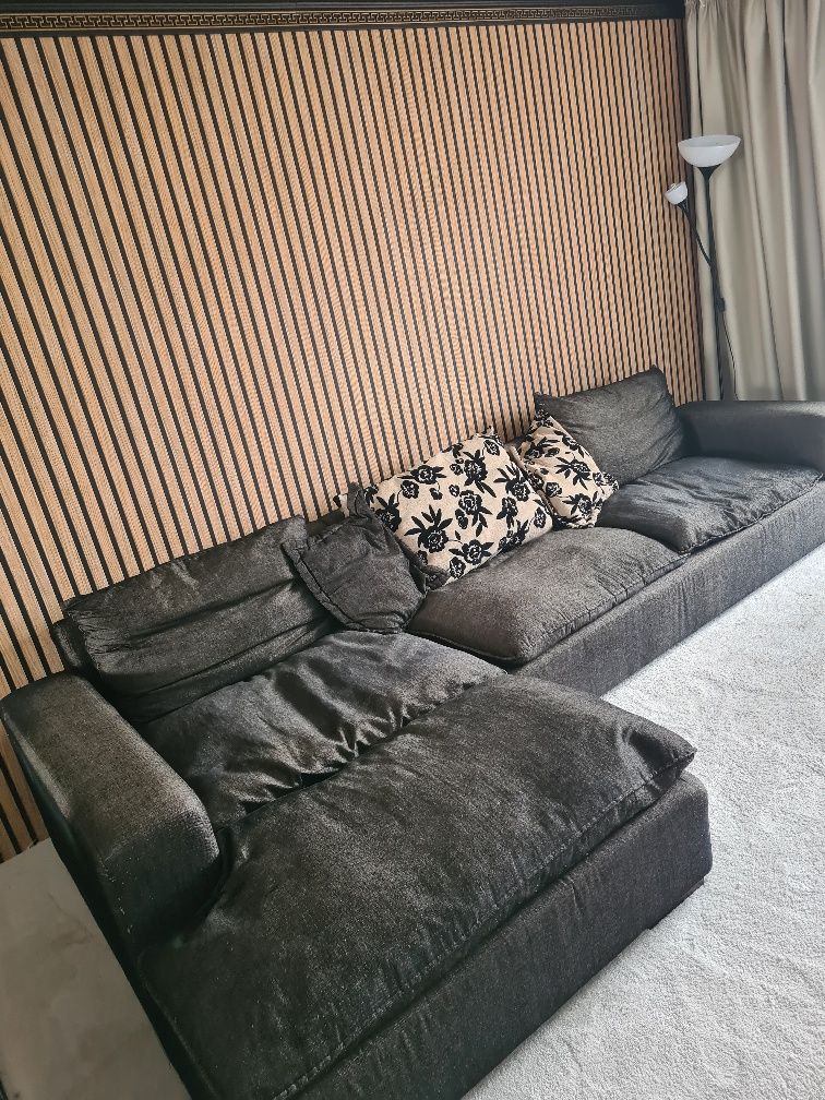 Canapea se poate folosi ca si pat