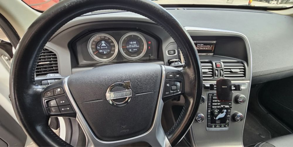 Valabil:  Volvo XC 60 D5 AWD Geartronic Momentum