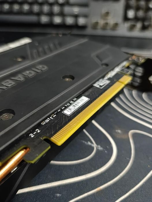 Продавам видео карта Gigabyte GeForce GTX 1660Ti