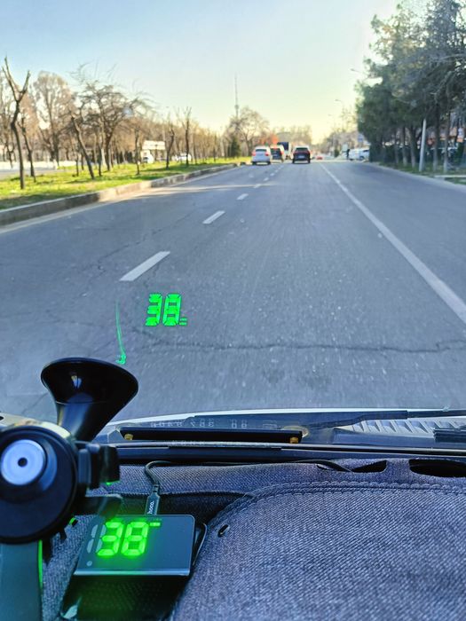 Дисплей HEAD-UP DISPLAY  для любого авто