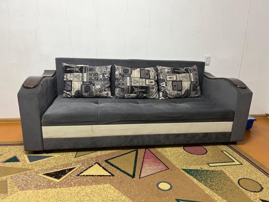 Диван с кресломи