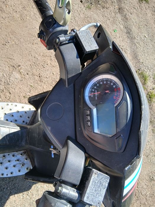 Vând scuter 49cc