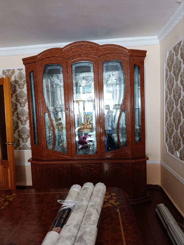 Yaxshi xolatdagi mebel sotiladi