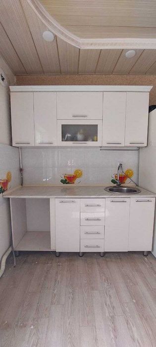 Кухонный гарнитур сотилади