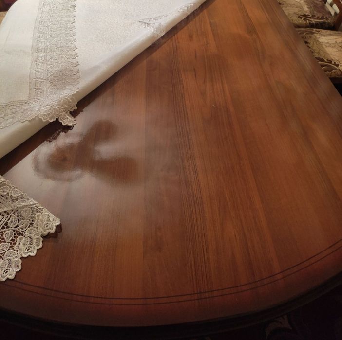 Стол и стулья в отличном сост