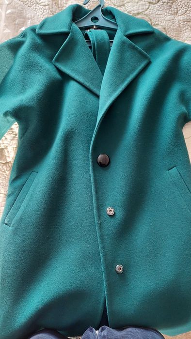 Пальто изумрудного цвета