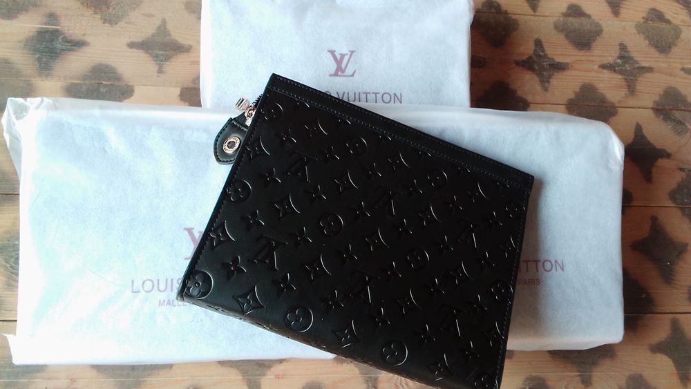 Louis Vuitton Pochette Voyage MM. Original