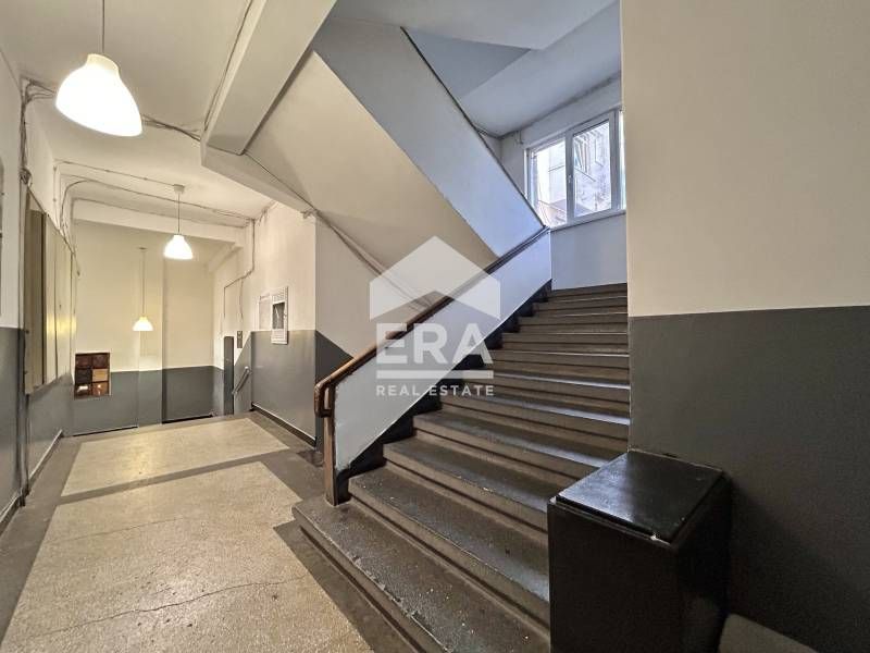 Продава се Тристаен апартамент в София, Център - 106 кв.м за 4057 €/кв.м - Снимка #11