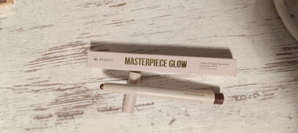 NL beauty Masterpiece Glow стик сенки