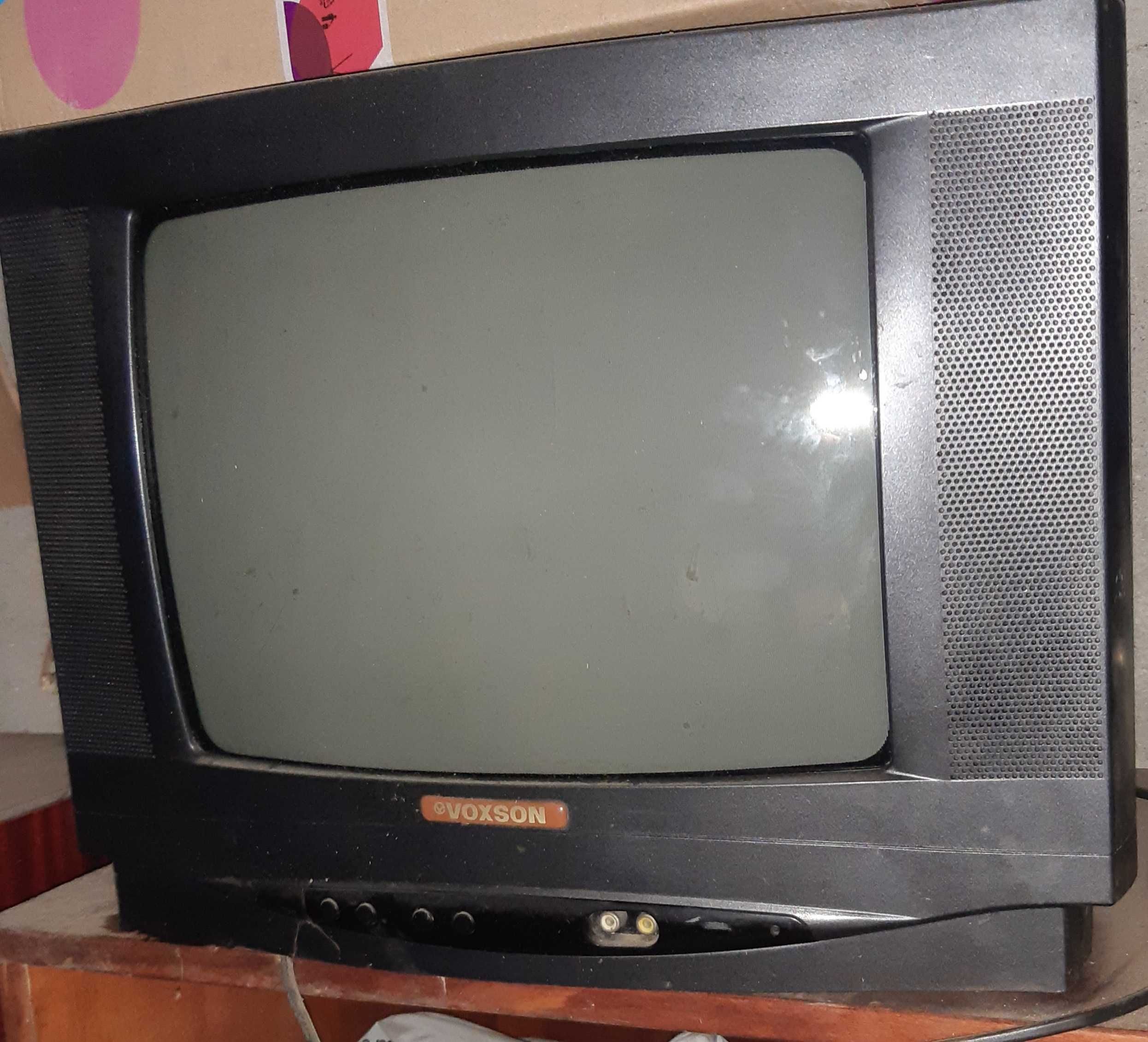 Tv vechi pentru piese. 70 ron ambele