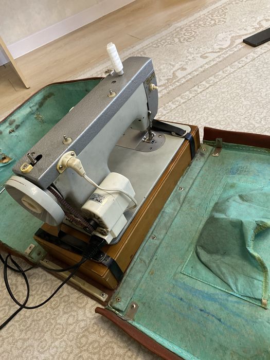 Швейная машинка электрическая