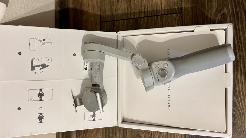 Vând stabilizator Dji om 4