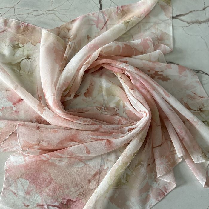 Платок с цветами бренд Alexander Bogdanov