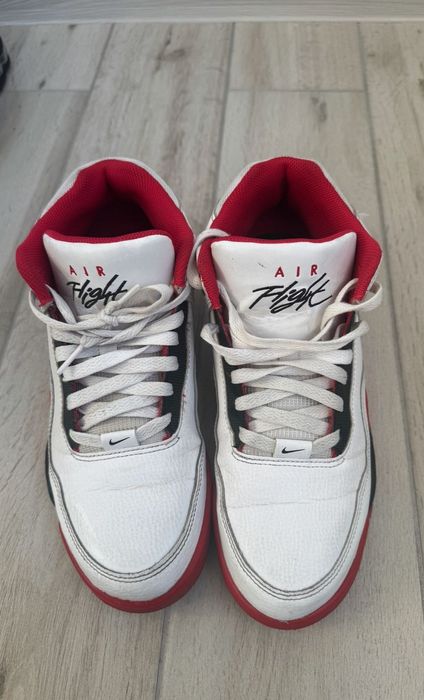 Маратонки Nike, Adidas