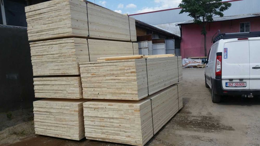 Producem blaturi (panouri) din lemn de pin cu lamela continua