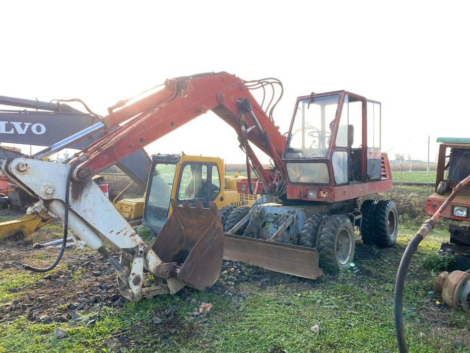 Dezmembrez Excavator pe roti Faun , pompa , motor , punti etc