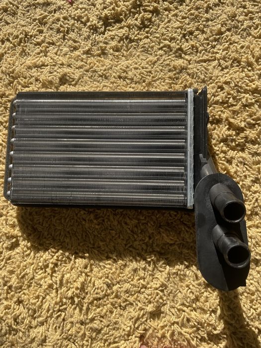 Vand calorifer de sub bord auto