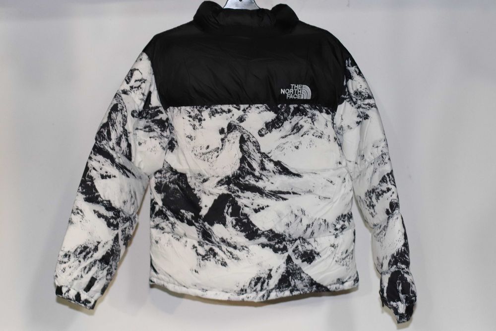 Geaca The North Face diverse modele